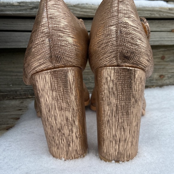 N.Y.L.A. Olysing Metallic Rose Gold T-Strap Block Heel Shoes Women's Size 11 - Picture 8 of 9